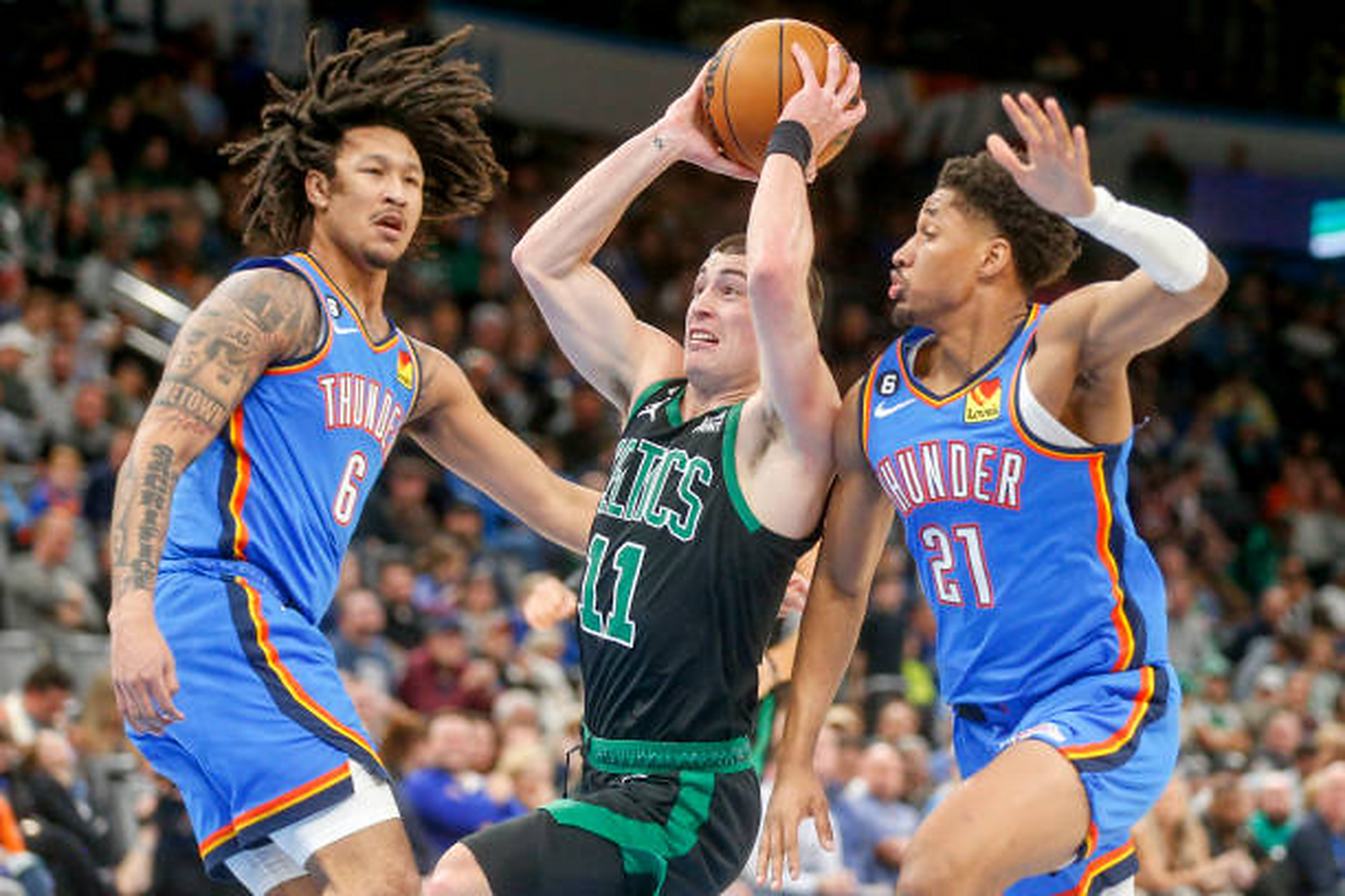 转会期俄克拉荷马雷霆伤情更新:葡超节点到来,引发热议,年轻球员获得机会 转会期俄克拉荷马雷霆伤情更新:葡超节点到来,引发热议,年轻球员获得机会