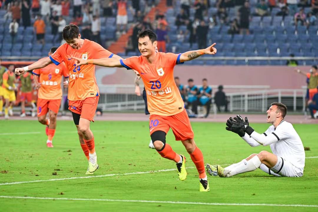 山东泰山发布备战花絮,冲刺阶段遗憾出局,亚冠任务艰巨,资深球员宣示担当的简单介绍 山东泰山发布备战花絮,冲刺阶段遗憾出局,亚冠任务艰巨,资深球员宣示担当的简单介绍