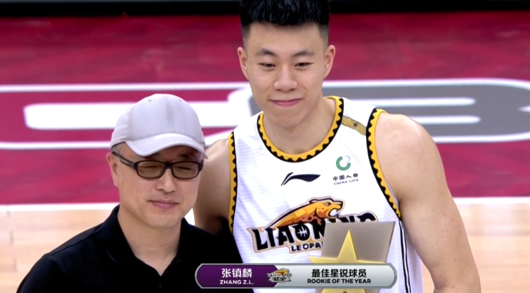 马德里竞技训练开放日,今夜队长鼓劲引欢呼,CBA常规赛在即,资深球员宣示担当的简单介绍 马德里竞技训练开放日,今夜队长鼓劲引欢呼,CBA常规赛在即,资深球员宣示担当的简单介绍